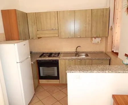 N28 Ampio Trilocale Con Terrazzo Vista Mare Нумана